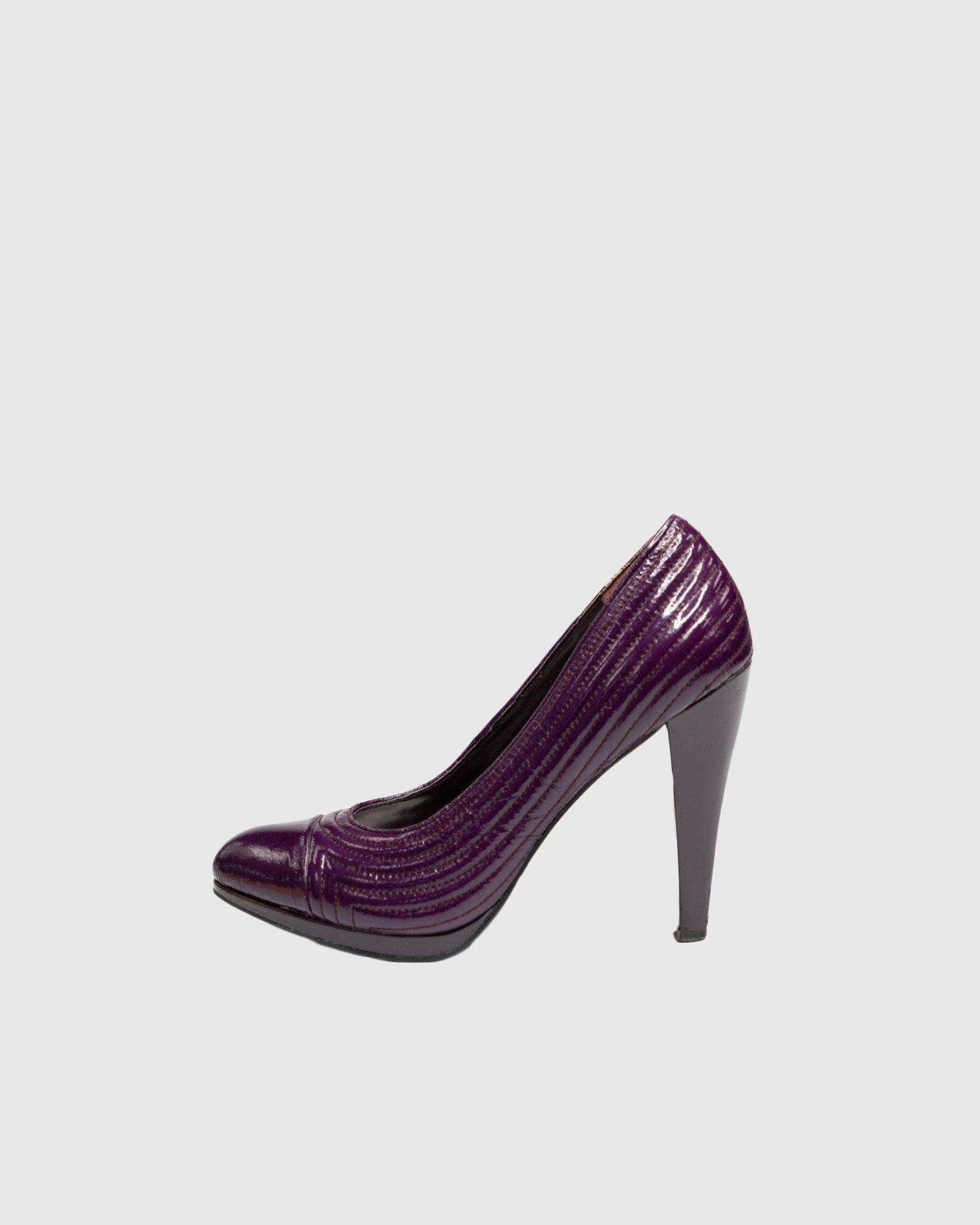 Pre-Owned BCBG Ribbed Patent Leather High Heel